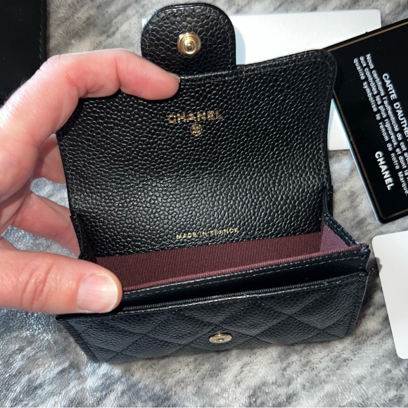 CHANEL CAVIAR LEATHER CC LOGO CREDIT CARD HOLDER WALLET - Picture 4 of 13